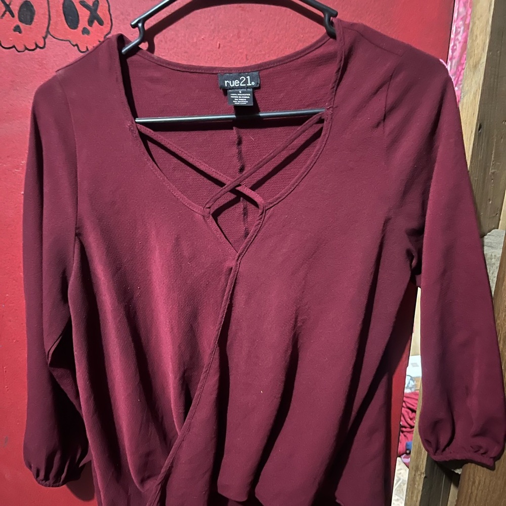 rue21 Burgundy Long Sleeve Crisscross V-Neck Top